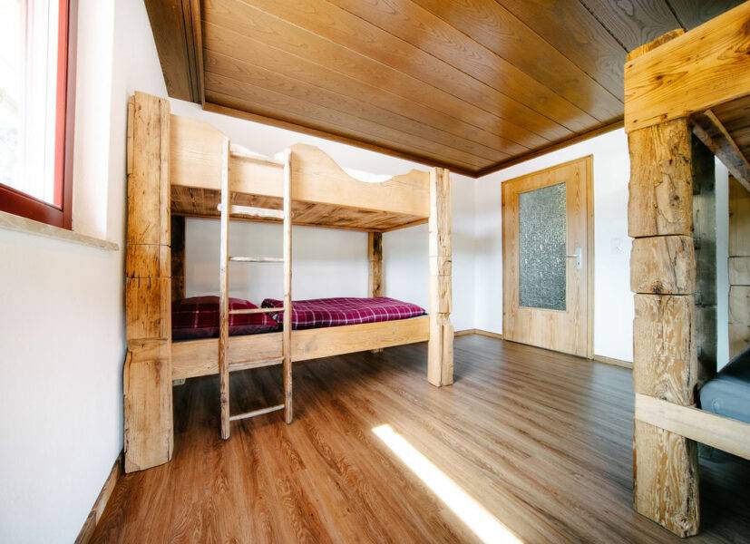 Die Gruppenräume des Gruppen Schlössle sind mit selbstgebauten Etagenbetten ausgestattet | Gruppenhaus im Schwarzwald