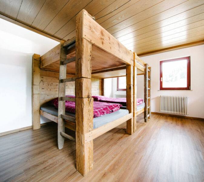 Die Gruppenräume des Tagungshaus Schlössle sind mit selbstgebauten Etagenbetten ausgestattet | Gruppenhaus im Schwarzwald