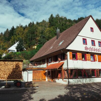Außenansicht unseres Gruppenhauses Schlössle im Schwarzwald Außenansicht unseres Gruppenhauses Schlössle im Schwarzwald | Gruppenhaus im Schwarzwald